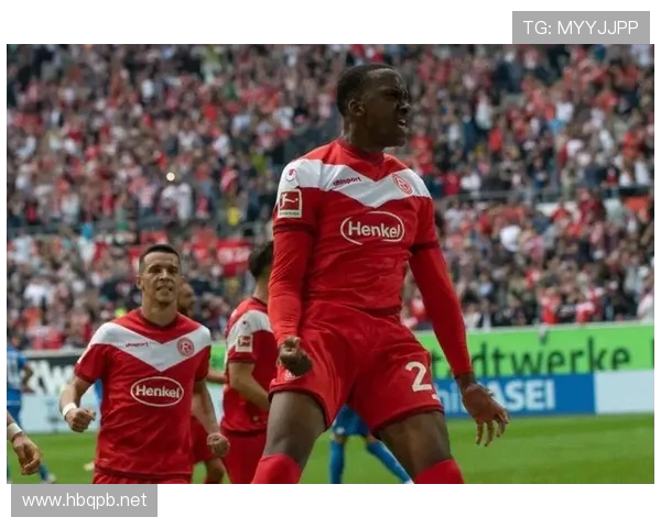 莱万vsC罗：终结效率与战术角色差异解析