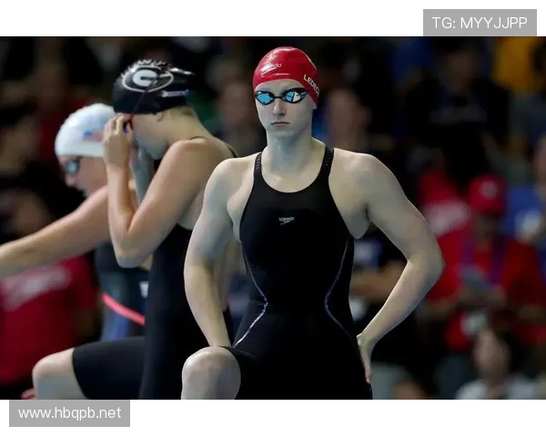 凯蒂·莱德基的行李箱里同时装着金牌和速食泡面，看到这画面我笑抽