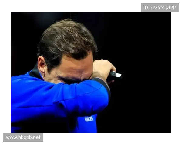 费德勒退役后每天喝三杯咖啡，穿拖鞋逛超市被认出来还要签名